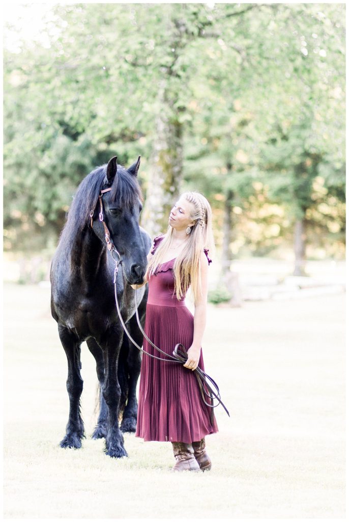 Horse-photographer-in-Stanwood-Washington-captures-image-of-woman-with-her-horse