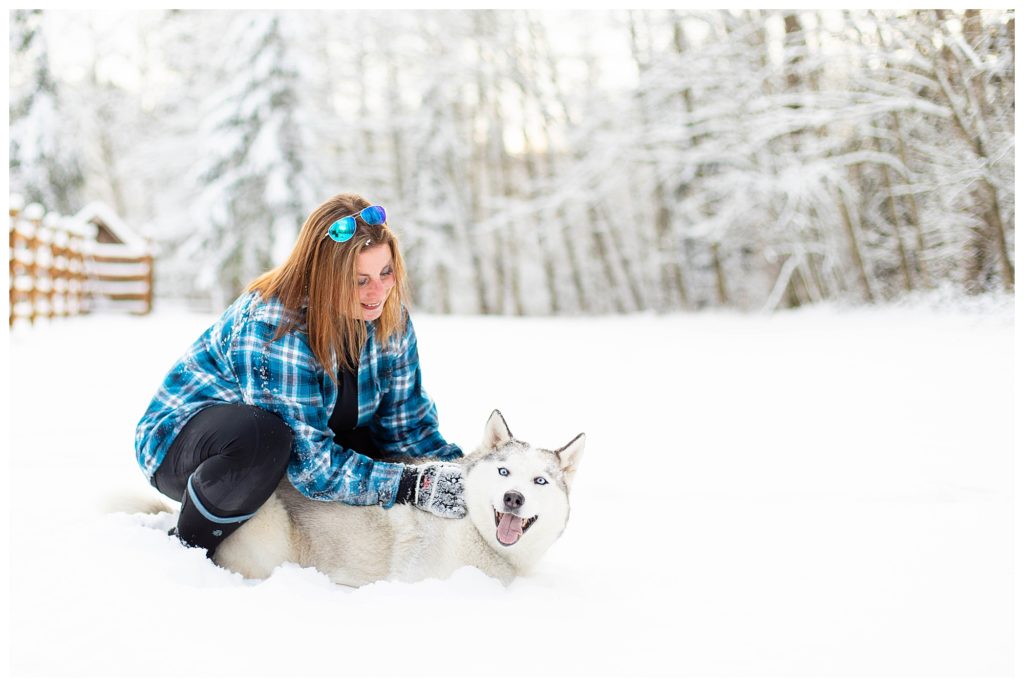 Photoshoot-in-the-snow-with-dog