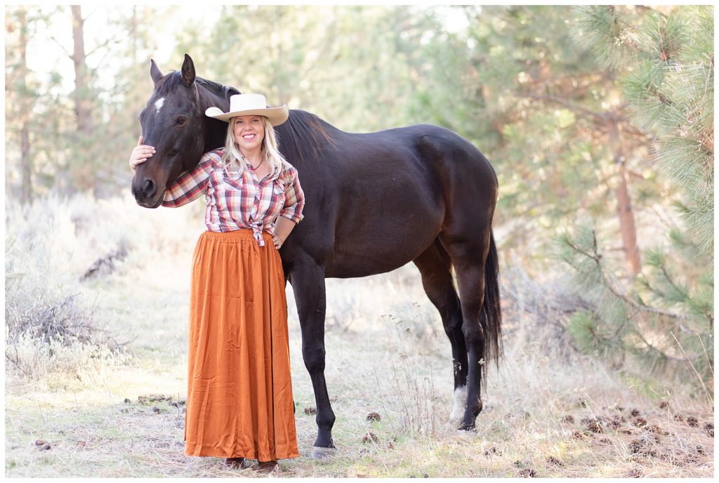 Woman and her black horse | Stevensville Montana equine photoshoot with Kat's Eye On Design Photography